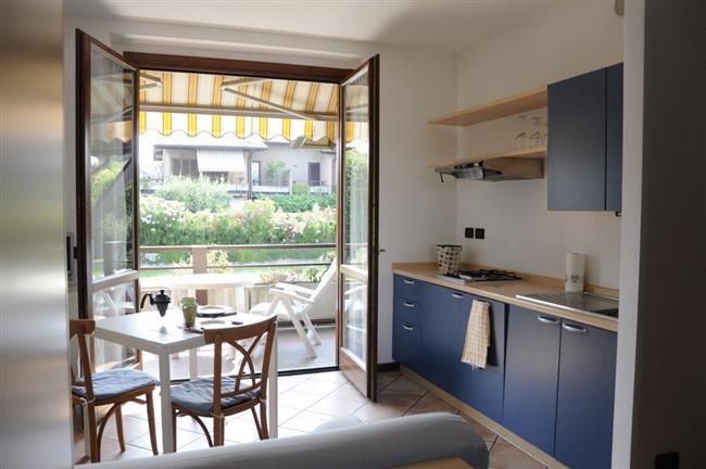 Living-kitchen with balcony